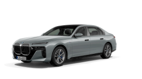 Silberner BMW 7er Limousine, seitliche Frontansicht, vor weißem Hintergrund.