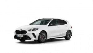 Weißer BMW 1er Kompaktwagen, schräg von vorne, auf weißem Hintergrund.