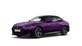 Rotes BMW Coupé, seitlich fotografiert, auf weißem Hintergrund.