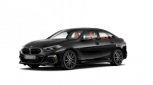 Schwarzer BMW 2er Gran Coupé mit sportlichem Design, seitlich von vorne fotografiert.